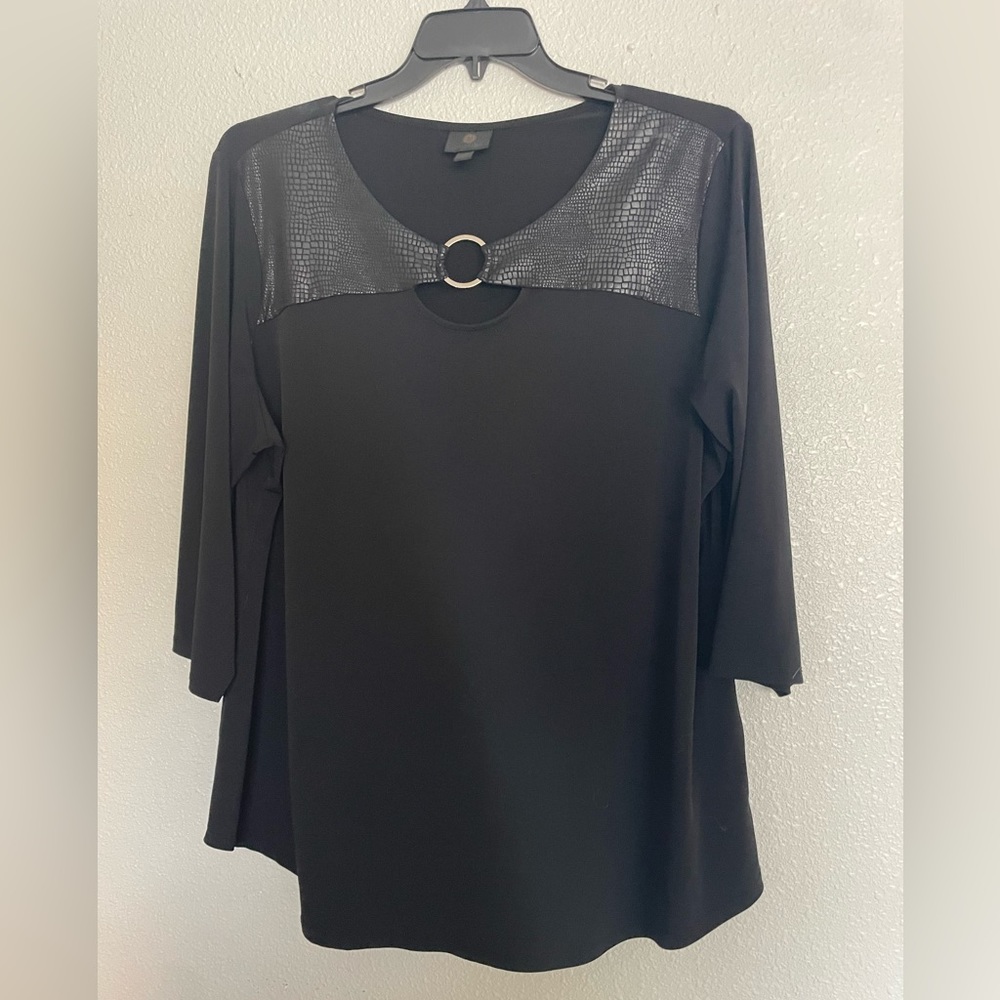 Back top faux leather & silver ring